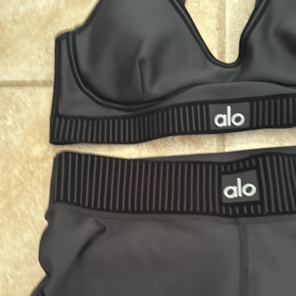 Alo Black Sports Bra and Leggings Set - Picture 3 of 5